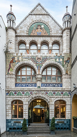 Edward Everard Building, Bristol-Henry Williams and William James Neatby (1900-1901)