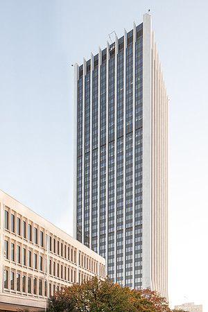 Wells Fargo Center (formerly First National Bank) Portland, OR(Charles Luckman & Associates, 1972) (2)