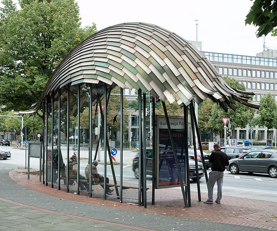 Bus shelter, Hanover (Frank Gehry, 2001)