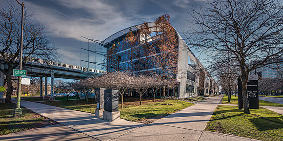 Rowe (f. State Street) Village, IIT, Chicago, IL (Helmut Jahn, 2003) (1)