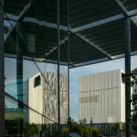 (Norman Foster + Partners, (40)