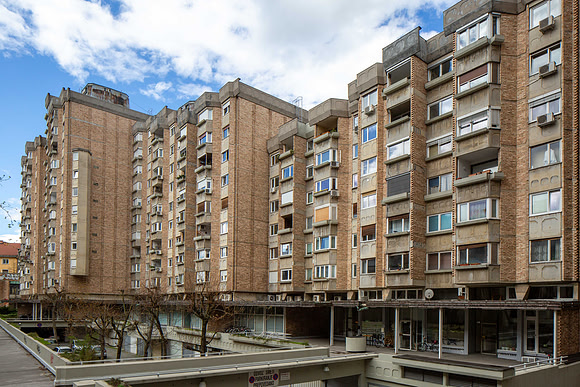 Apartments Ferantov vrt, Rimska and Slovenska streets, Ljubljana (Edvard Ravnikar, 1975) (1)