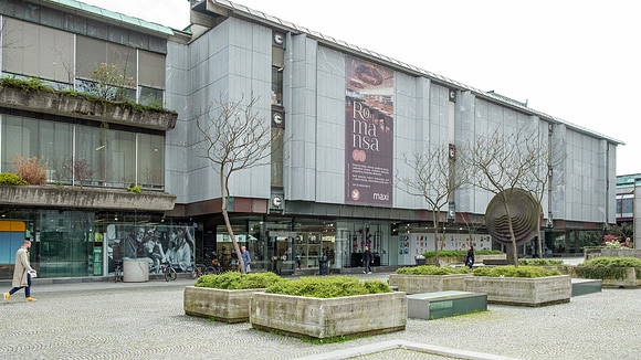 Maximarket, Republic Square, Ljubljana (Edvard  Ravnikar, 1961-74),
