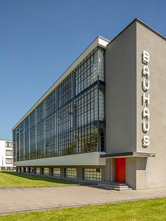 Bauhaus Dessau (Walter Gropius, 1925-28) (2)