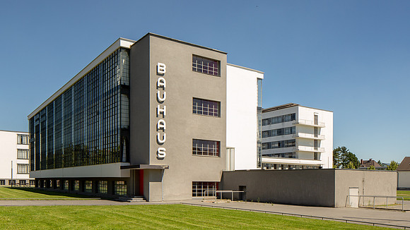 Bauhaus Dessau (Walter Gropius, 1925-28) (1)