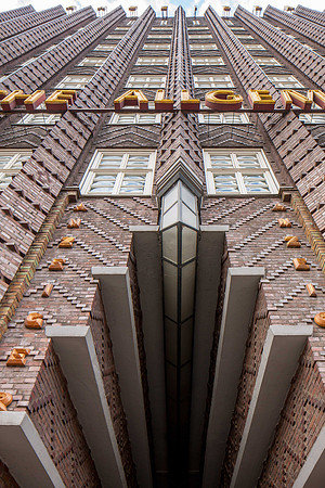 Anzeiger-Hochhaus, Hannover, Germany (Fritz Hoeger, 1927-28)
